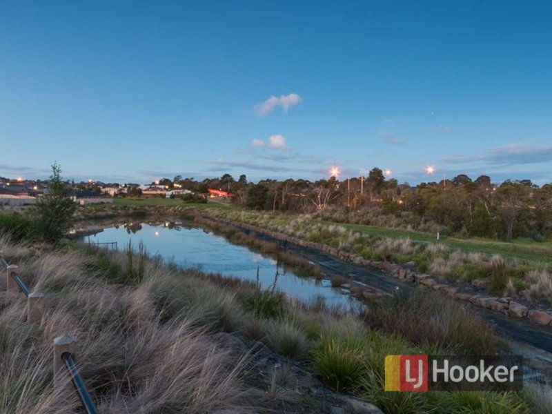 Photo - 16 Tyalla Way, Pakenham VIC 3810 - Image 14