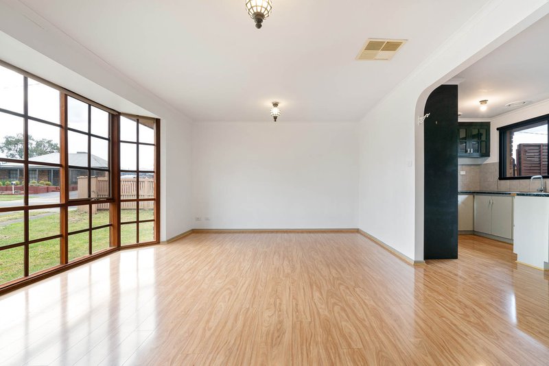 Photo - 16 Tyrone Street, Langwarrin VIC 3910 - Image 2
