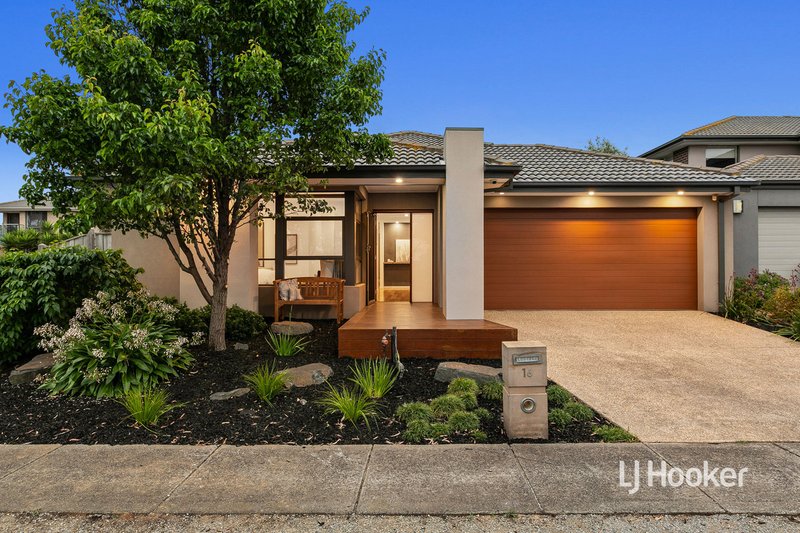 16 Urchin Way, Point Cook VIC 3030