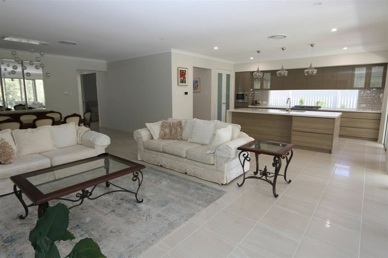 Photo - 16 Vanillalily Cl , Banksia Beach QLD 4507 - Image 2