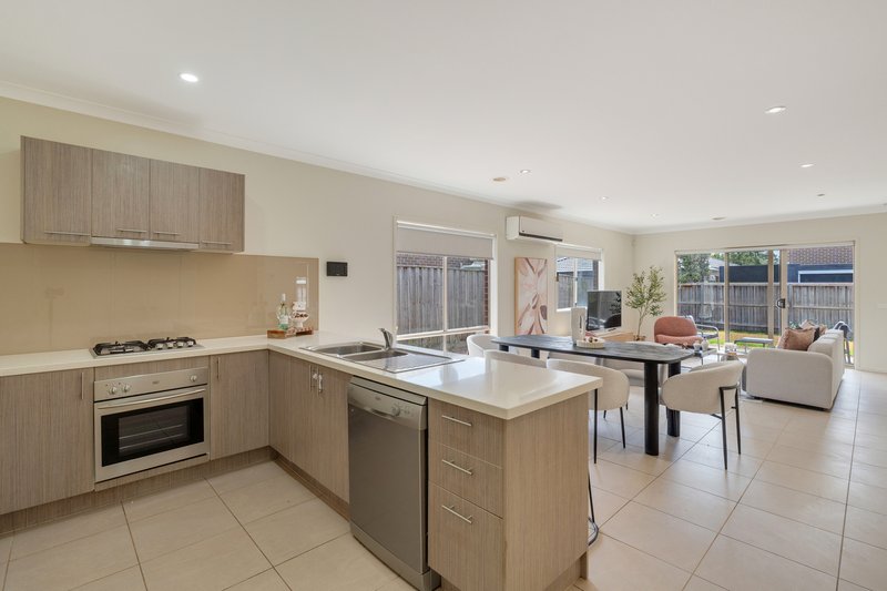 Photo - 16 Verona Street, Greenvale VIC 3059 - Image 6