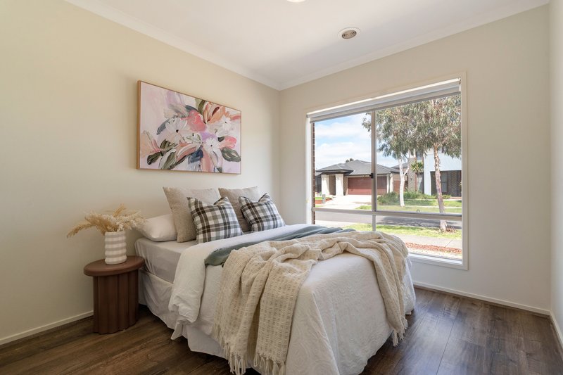 Photo - 16 Verona Street, Greenvale VIC 3059 - Image 11