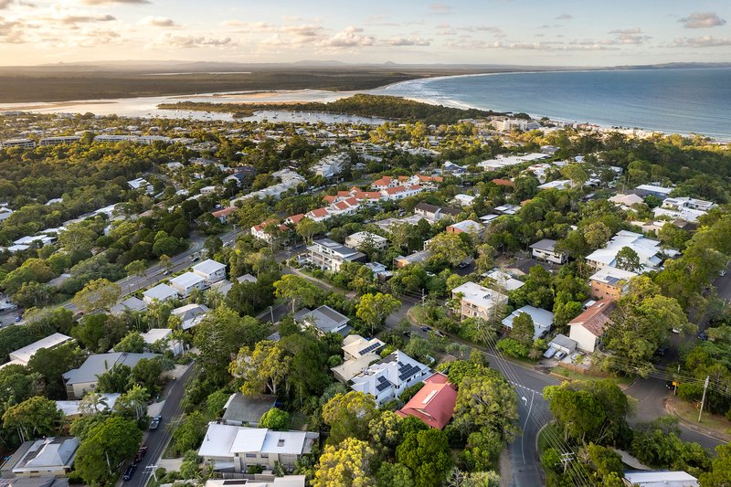 Photo - 16 Viewland Drive, Noosa Heads QLD 4567 - Image 2