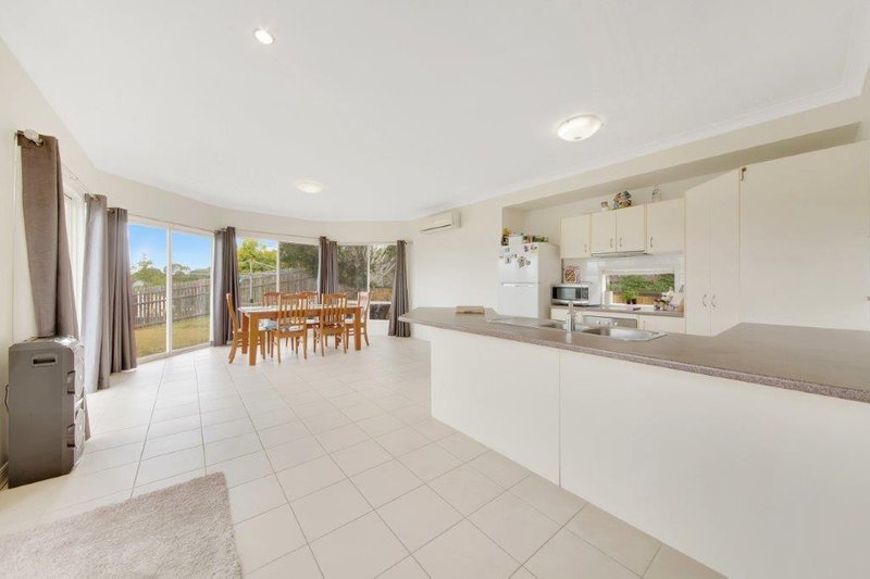 Photo - 16 Viewpoint Way, New Auckland QLD 4680 - Image 5