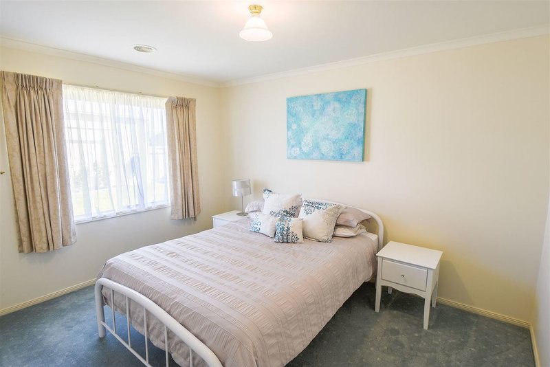 Photo - 16 Vine Avenue, Horsham VIC 3400 - Image 9