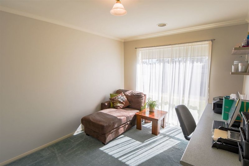 Photo - 16 Vine Avenue, Horsham VIC 3400 - Image 13