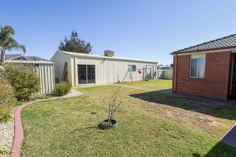 Photo - 16 Vine Avenue, Horsham VIC 3400 - Image 16