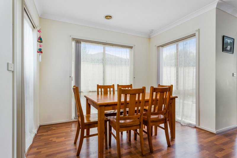 Photo - 16 Viola Avenue, Pakenham VIC 3810 - Image 3