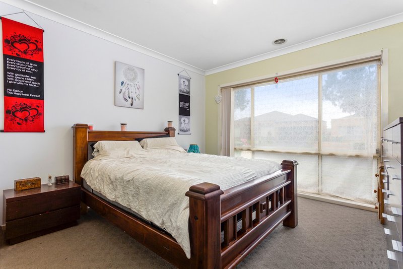 Photo - 16 Viola Avenue, Pakenham VIC 3810 - Image 4