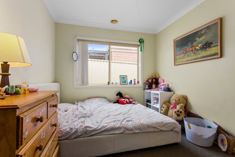 Photo - 16 Viola Avenue, Pakenham VIC 3810 - Image 5