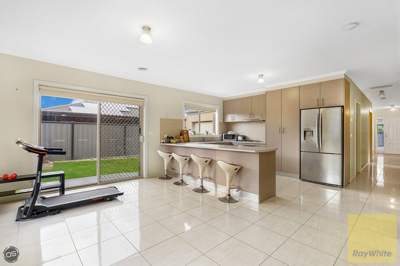 Photo - 16 Waldburg Grove, Tarneit VIC 3029 - Image 5