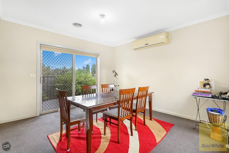 Photo - 16 Waldburg Grove, Tarneit VIC 3029 - Image 6