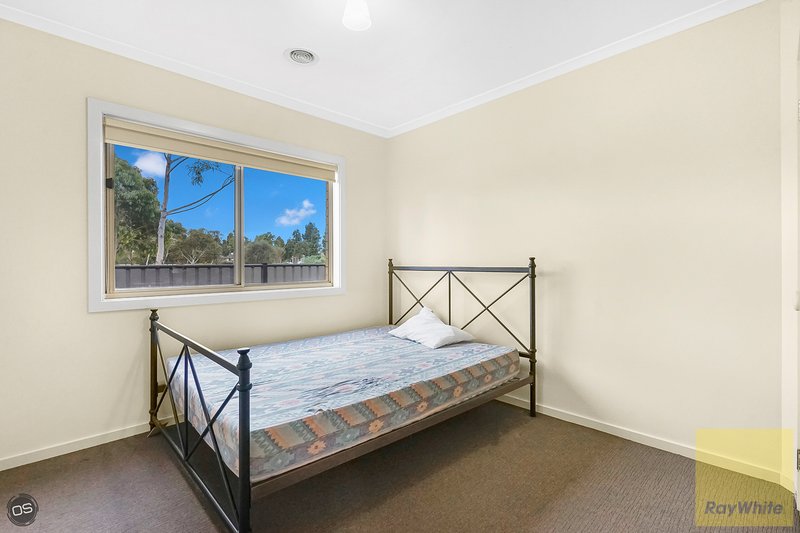 Photo - 16 Waldburg Grove, Tarneit VIC 3029 - Image 11