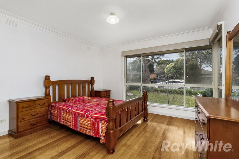 Photo - 16 Walker Road, Mount Waverley VIC 3149 - Image 7