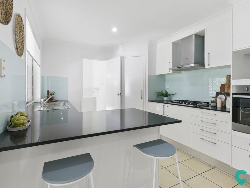 Photo - 16 Walkers Rd , Everton Hills QLD 4053 - Image 7