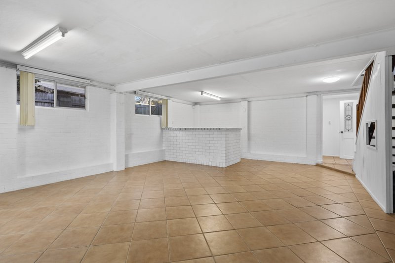 Photo - 16 Waratah Street, Albany Creek QLD 4035 - Image 9