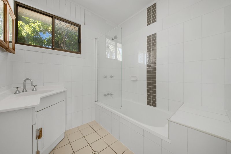 Photo - 16 Waratah Street, Kin Kora QLD 4680 - Image 9