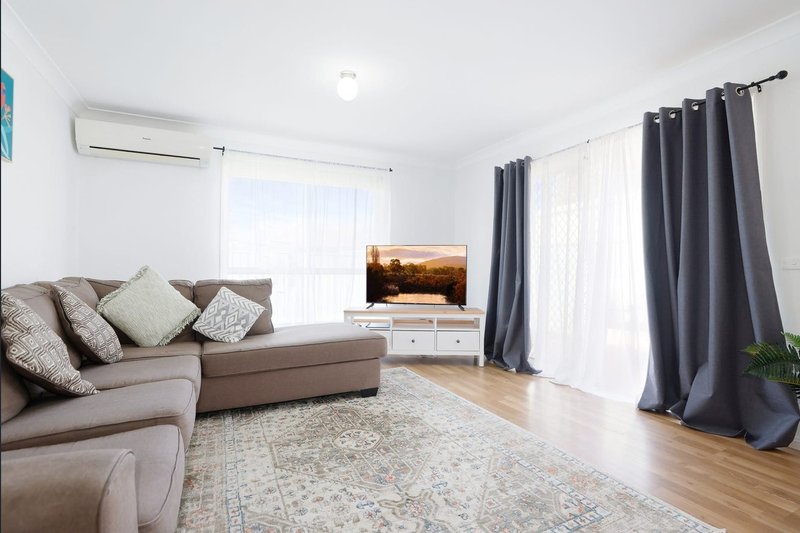 Photo - 16 Waringa Crescent, Glenmore Park NSW 2745 - Image 2