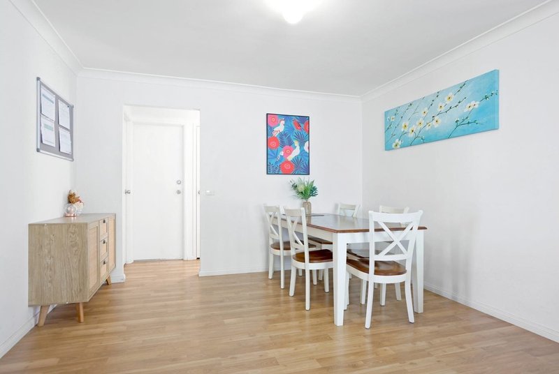 Photo - 16 Waringa Crescent, Glenmore Park NSW 2745 - Image 3
