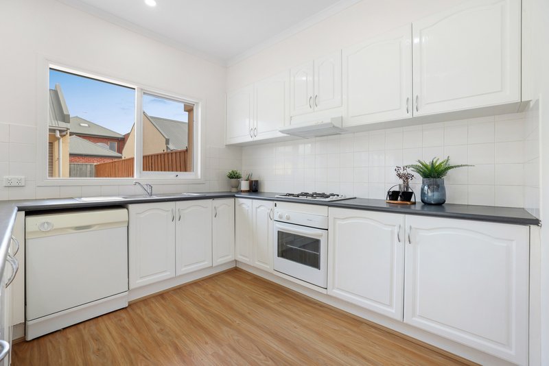 Photo - 16 Waterford Avenue, Maribyrnong VIC 3032 - Image 5