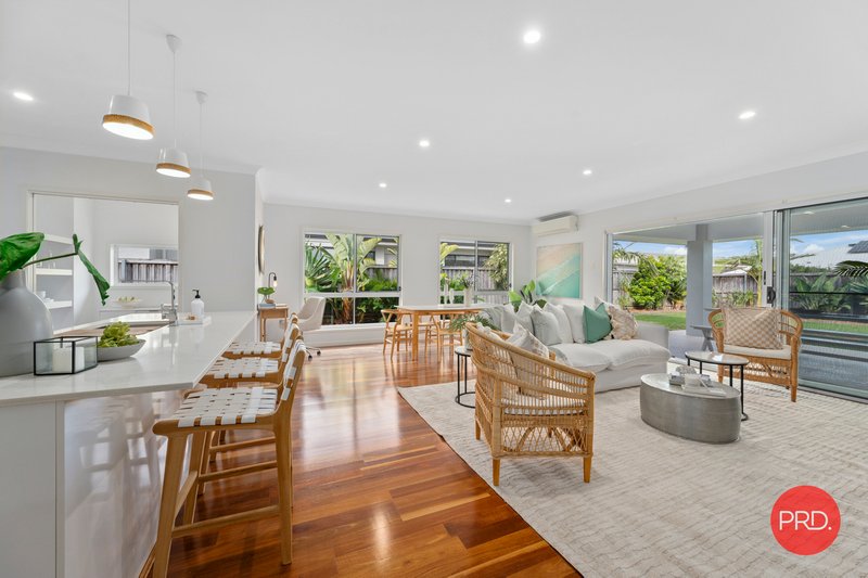 Photo - 16 Watergum Close, Sapphire Beach NSW 2450 - Image 2