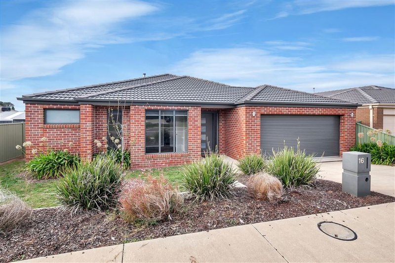 16 Waterside Close, Miners Rest VIC 3352