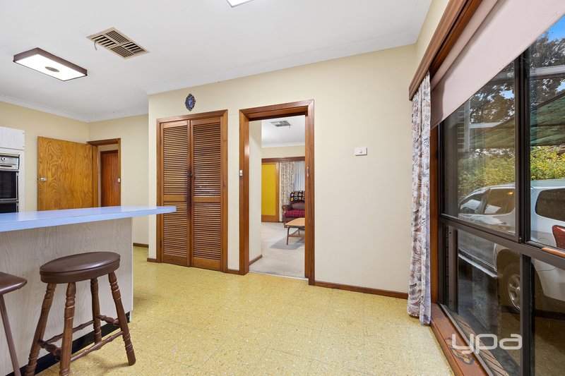 Photo - 16 Watford Road, St Albans VIC 3021 - Image 5