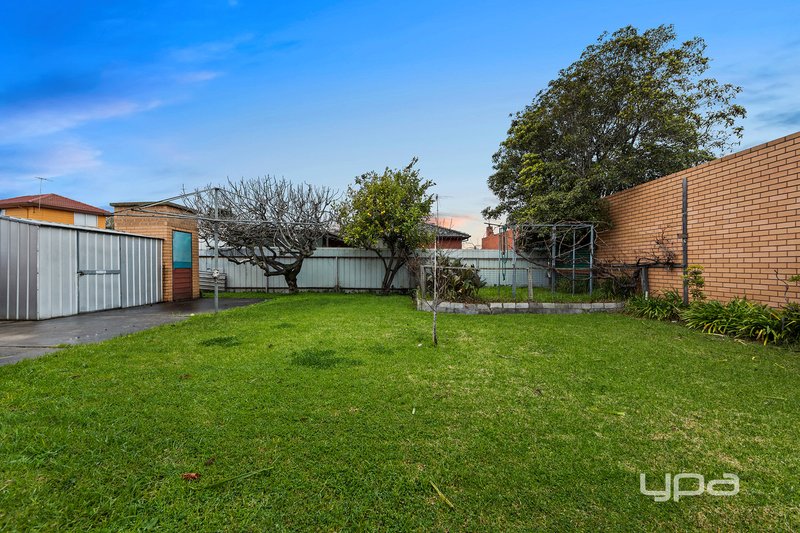 Photo - 16 Watford Road, St Albans VIC 3021 - Image 13