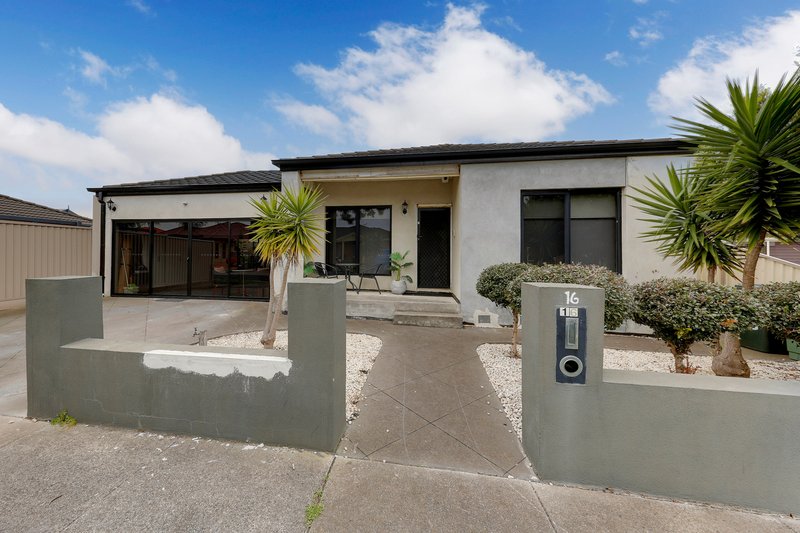 Photo - 16 Wattlebird Street, Roxburgh Park VIC 3064 - Image 2