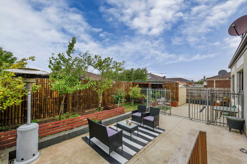 Photo - 16 Wattlebird Street, Roxburgh Park VIC 3064 - Image 18