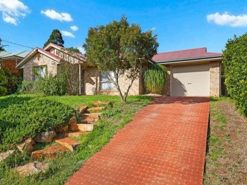 16 Weir Court, Harristown QLD 4350