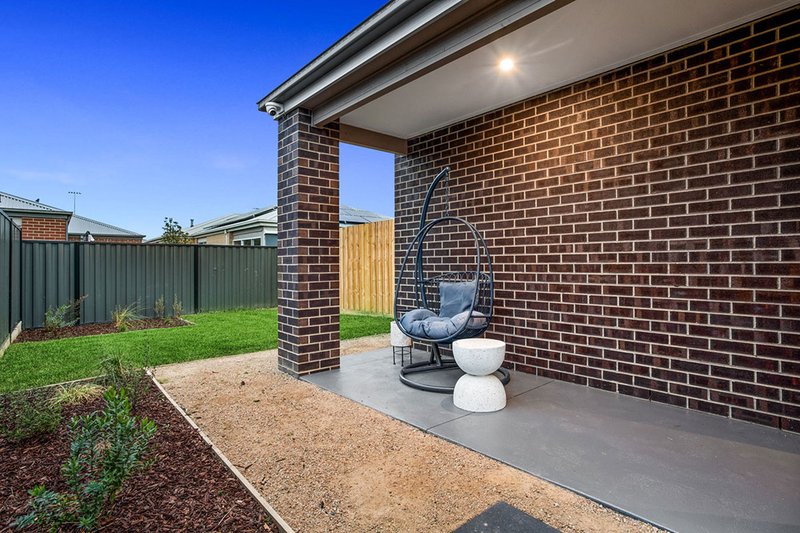 Photo - 16 Wellspring Way, Narre Warren South VIC 3805 - Image 14