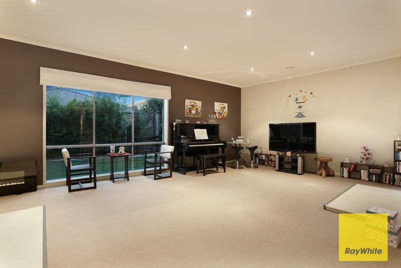 Photo - 16 West Cornhill Way, Point Cook VIC 3030 - Image 7