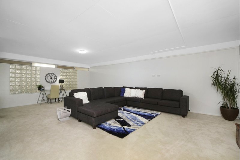 Photo - 1/6 Whiting Avenue, Terrigal NSW 2260 - Image 5