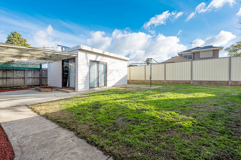 Photo - 16 Whitley Crescent, Craigieburn VIC 3064 - Image 10