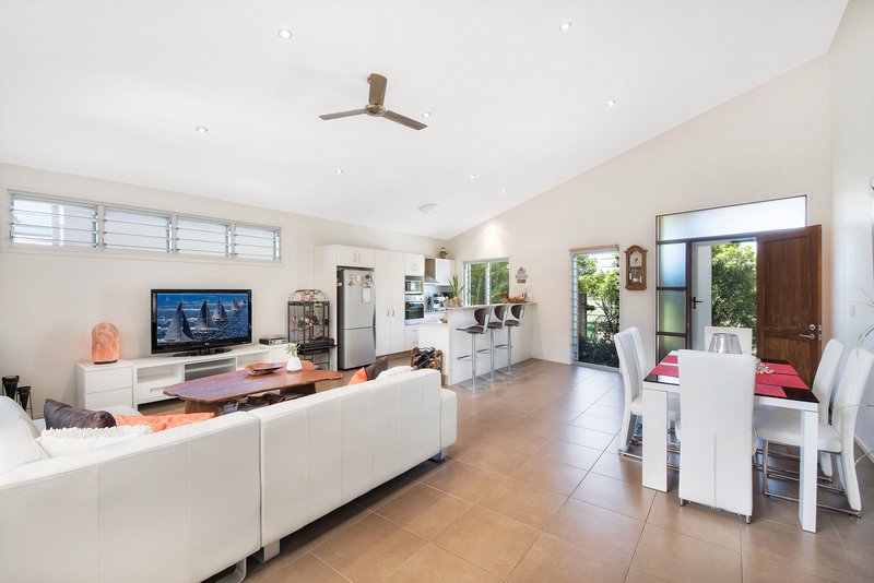 Photo - 16 Whitsunday Street, Kawana Island QLD 4575 - Image 3