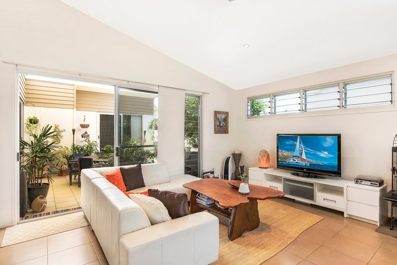 Photo - 16 Whitsunday Street , Kawana Island QLD 4575 - Image 5