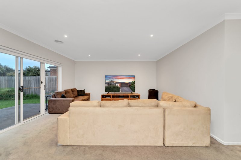 Photo - 16 Wildcherry Place, Point Cook VIC 3030 - Image 4