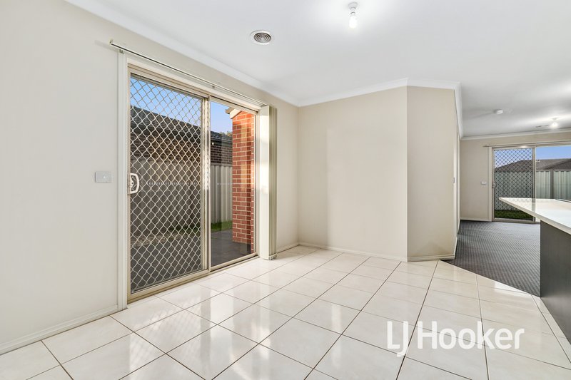 Photo - 16 Willowtree Drive, Pakenham VIC 3810 - Image 6