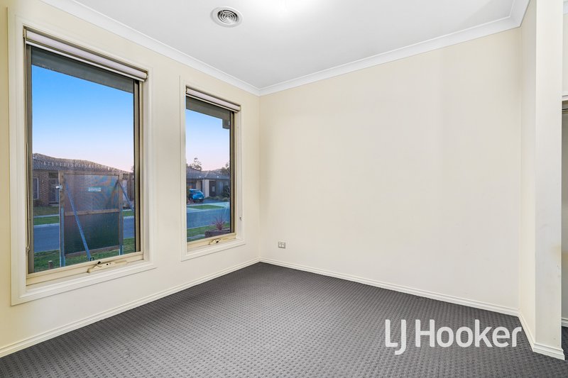 Photo - 16 Willowtree Drive, Pakenham VIC 3810 - Image 8