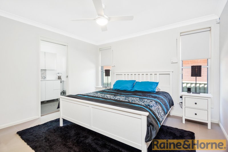 Photo - 16 Wittama Drive, Glenmore Park NSW 2745 - Image 9