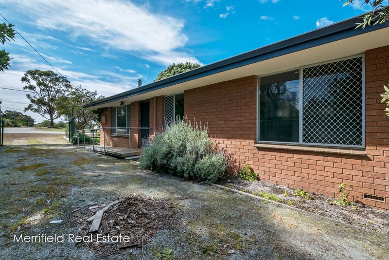 Photo - 16 Wolfe Road, Gledhow WA 6330 - Image 5
