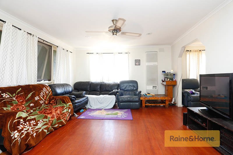 Photo - 16 Wolfe Road, Melton VIC 3337 - Image 5