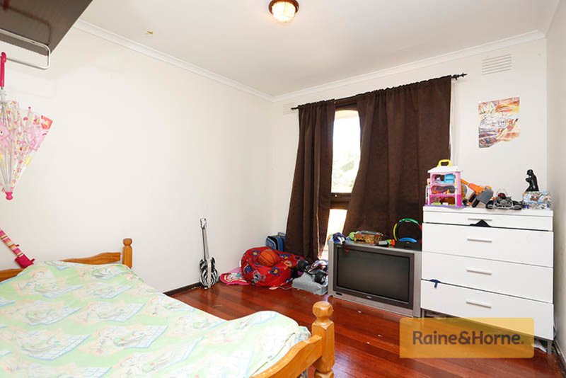 Photo - 16 Wolfe Road, Melton VIC 3337 - Image 6