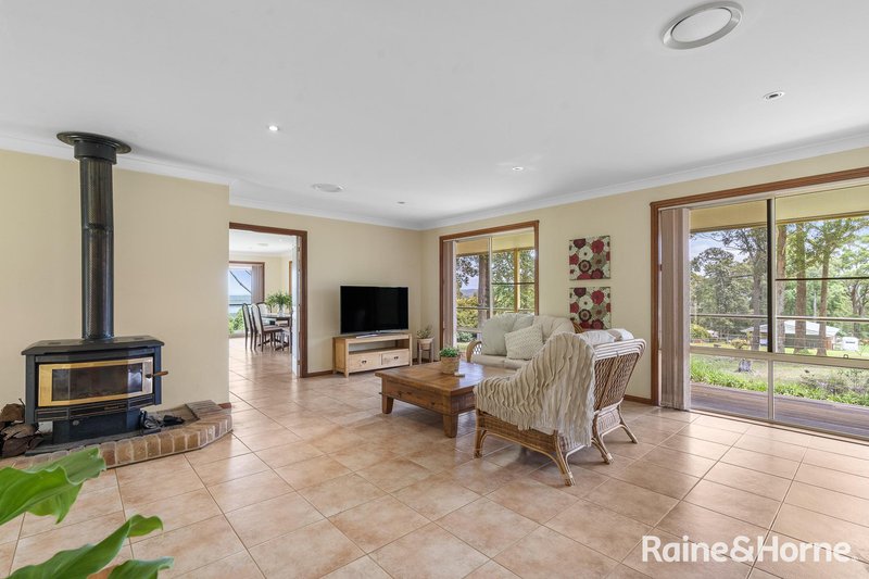 Photo - 16 Woodgrove Drive, Ulladulla NSW 2539 - Image 3