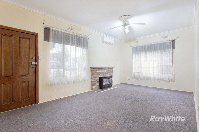 Photo - 16 Woonah Street, Chadstone VIC 3148 - Image 2