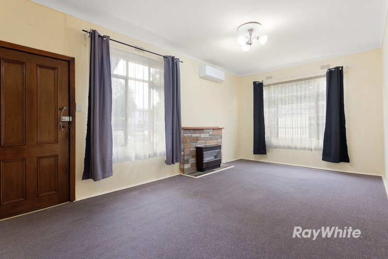 Photo - 16 Woonah Street, Chadstone VIC 3148 - Image 2