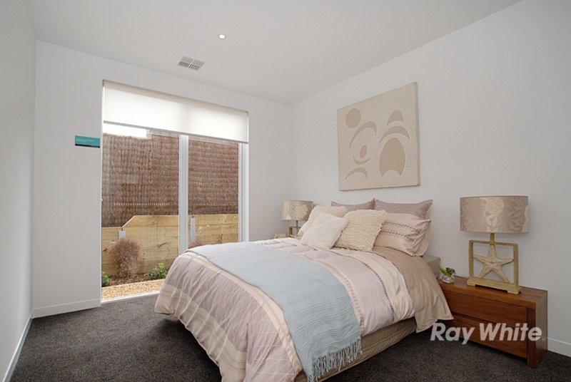 Photo - 16 Worthington Blvd , Pakenham VIC 3810 - Image 12