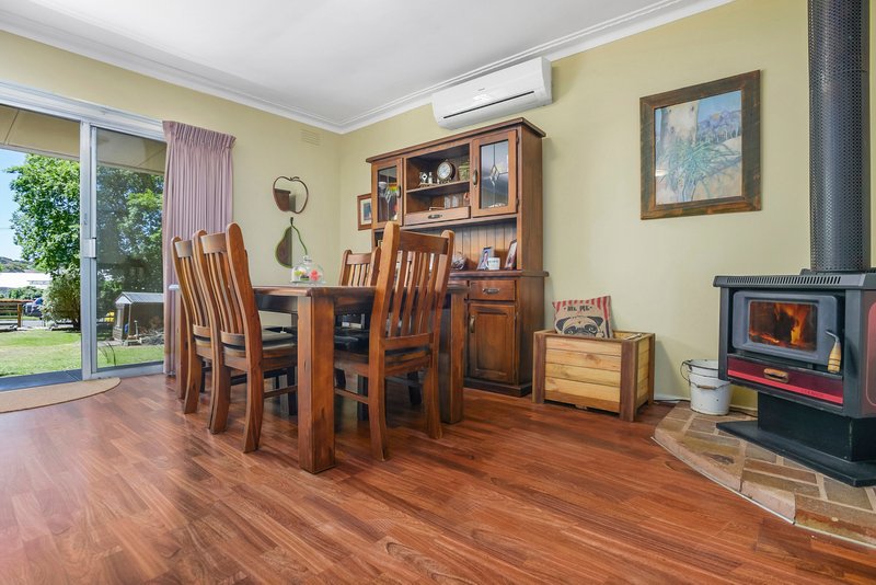 Photo - 16 Wrixon Street, Romsey VIC 3434 - Image 6