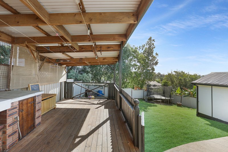 Photo - 16 Wybalena Avenue, Koonawarra NSW 2530 - Image 9